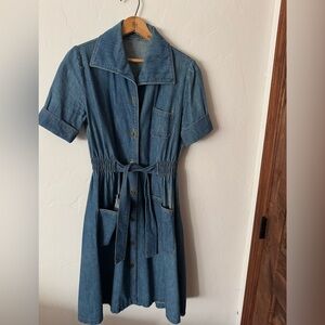 Casual Vintage Blue Denim Dress for Women Size 6?